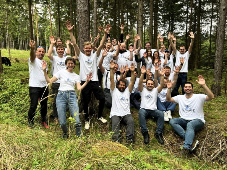 Teambuilding mit Data Science Service im Frühjahr 2024 auf der Aufforstungsfläche in Oberndorf.